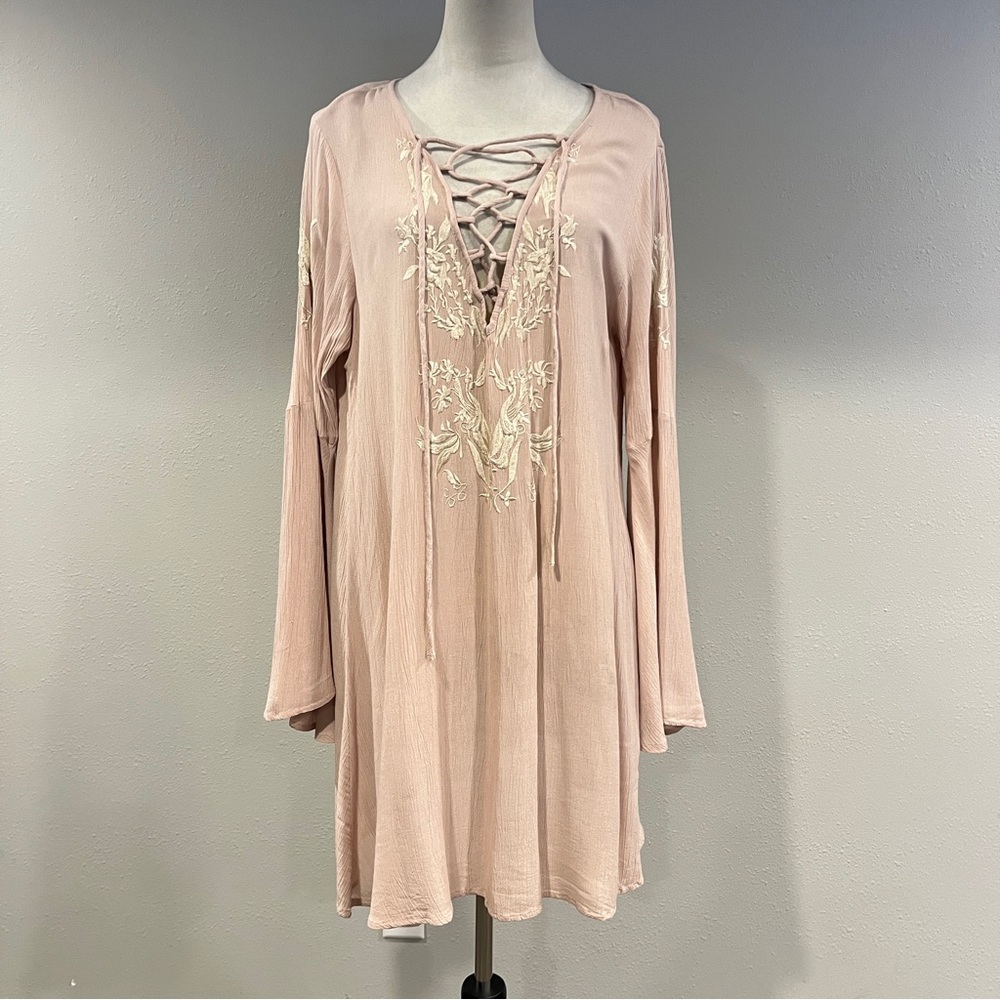 Lucky & Coco pale Pink long sleeves Lace-Up Embroidered mini‎ Dress size medium